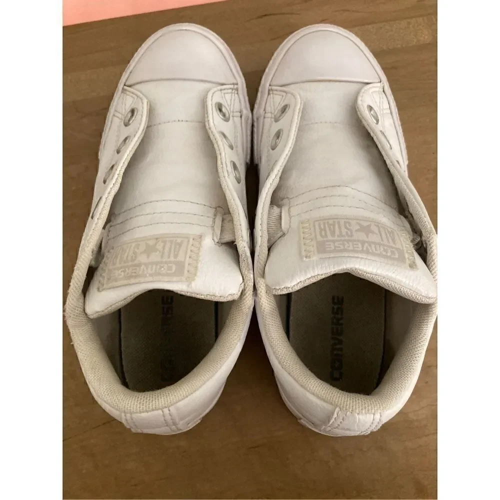 Converse youth size 1 Chuck Taylor all star sneakers white girls boys junior